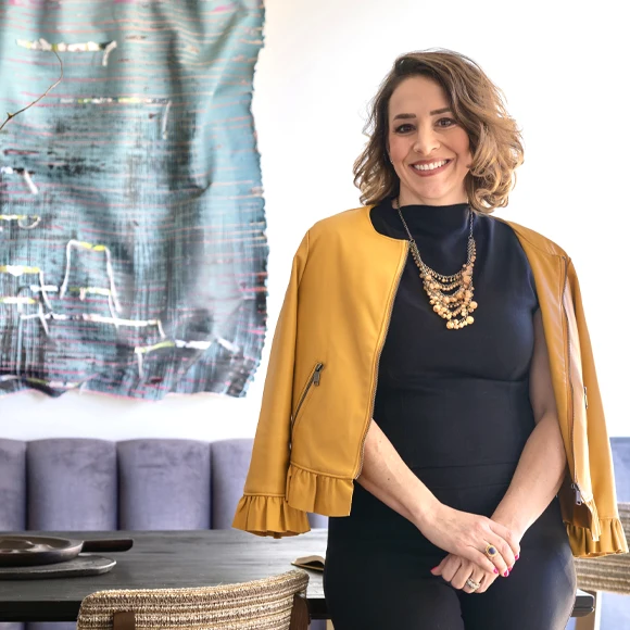 Headshot of Rona Graf