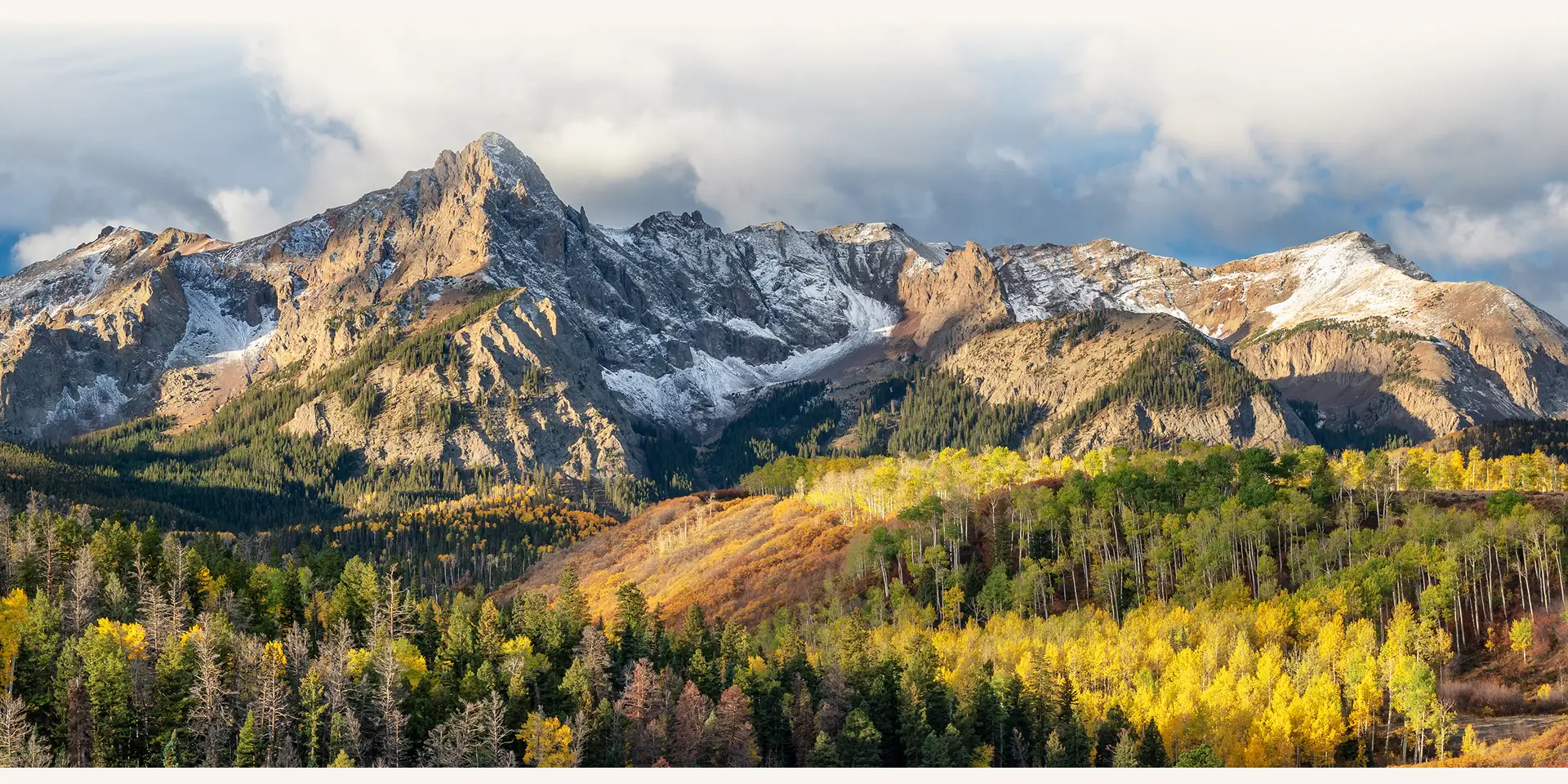 Snow covered mountains and tall trees in Aspen Colorado